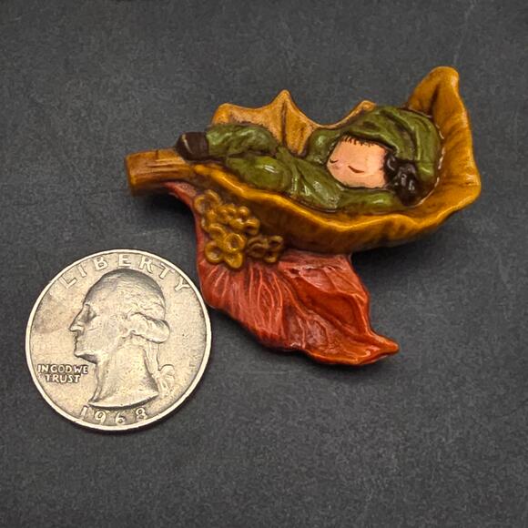 Hallmark 1978 Pixie Elf In Leaf Brooch Vintage Plastic Falll Jewelry - Picture 5 of 6